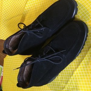 WOMEN'S vibram boots. Size 37 size 7 U.S